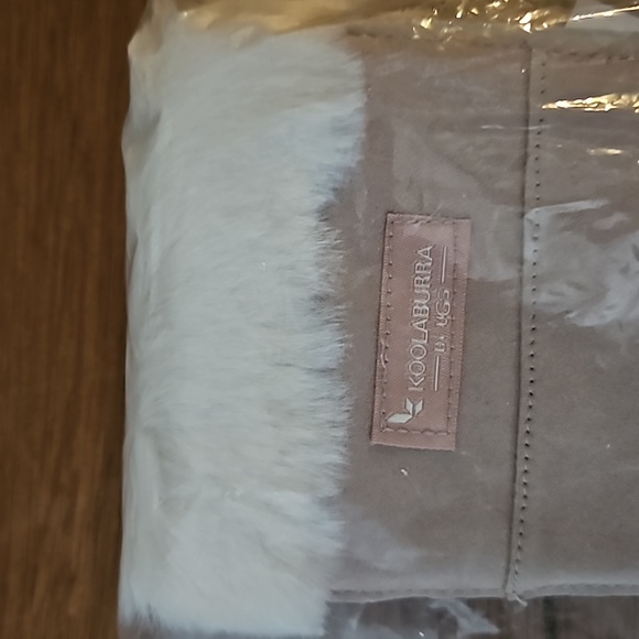 Ladies Ugg Koolaburra Suede Gloves - Picture 4 of 4